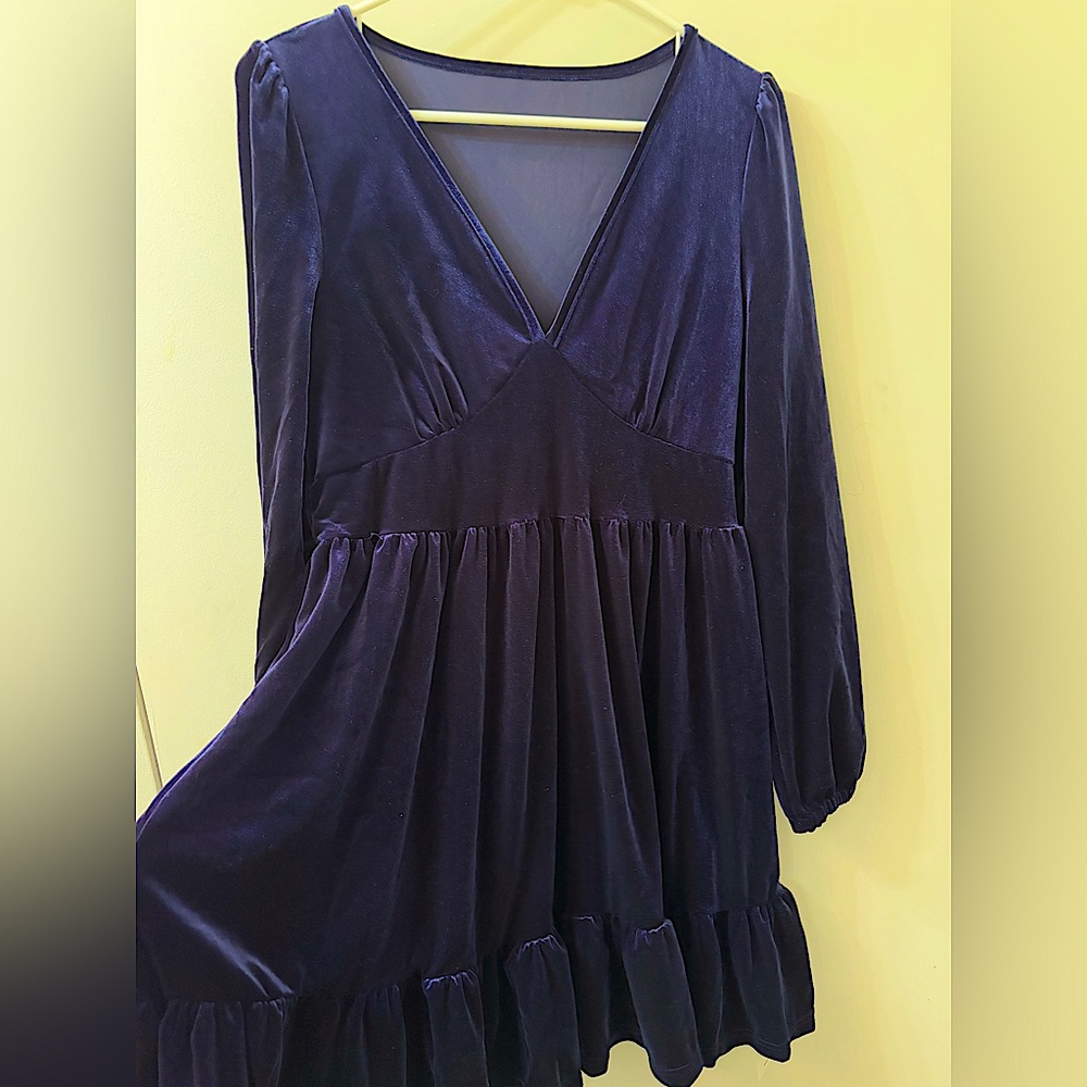 Halara everyday deep V neck long sleeve ruffle hem velvet mini dress